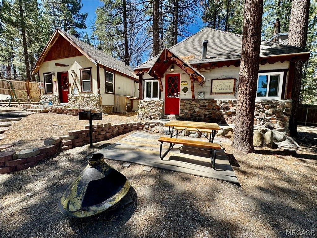Photo of 844 Tulip Lane, Big Bear Lake, CA 92315 (MLS # 32600996)
