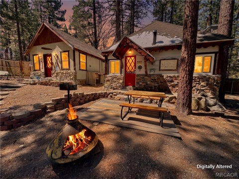 Photo of 844 Tulip Lane, Big Bear Lake, CA 92315 (MLS # 32600996)