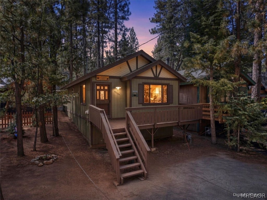 Photo of 42587 Cedar Avenue, Big Bear Lake, CA 92315 (MLS # 32602024)