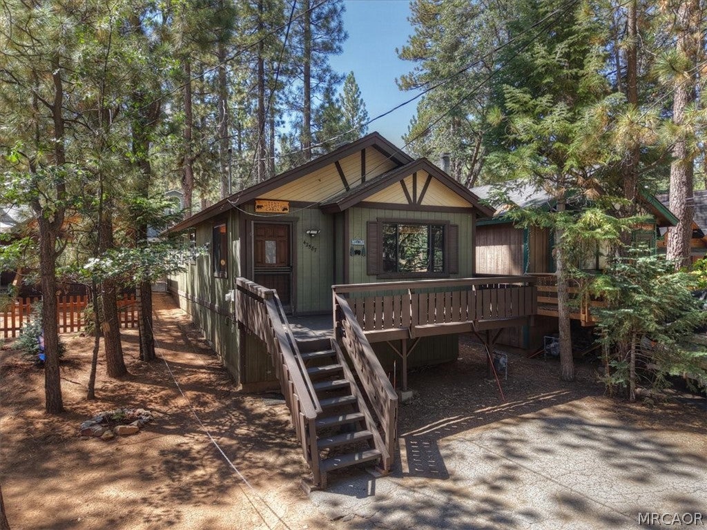 Photo of 42587 Cedar Avenue, Big Bear Lake, CA 92315 (MLS # 32602024)