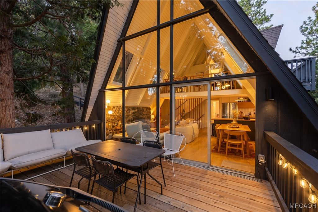 Photo of 399 Rainier Road, Lake Arrowhead, CA 92352 (MLS # 32502346)