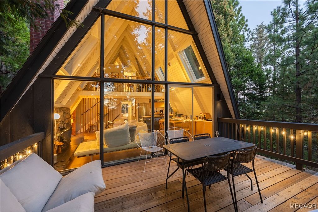 Photo of 399 Rainier Road, Lake Arrowhead, CA 92352 (MLS # 32502346)
