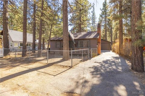 Photo of 416 W Mojave Blvd, Big Bear City, CA 92314 (MLS # 32502620)