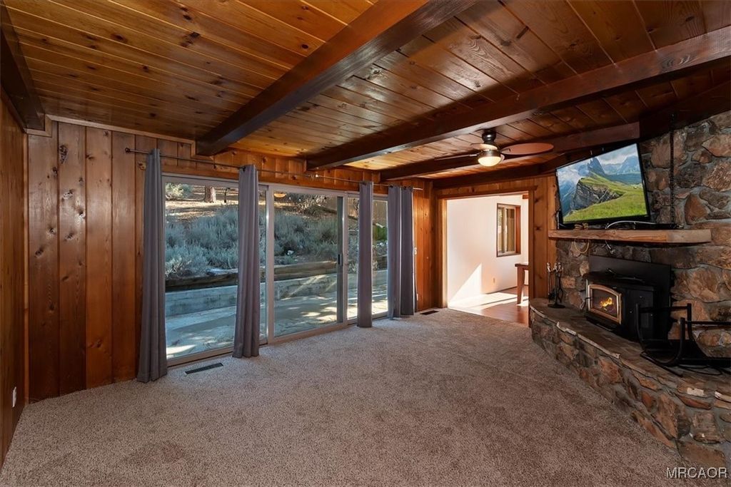 Photo of 383 Catalina Road, Big Bear Lake, CA 92315 (MLS # 32502861)