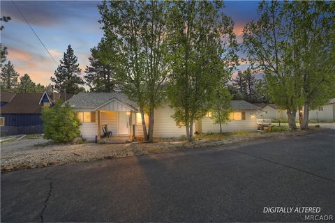 Photo of 40042 Trail Of The Whispering Pines, Big Bear Lake, CA 92315 (MLS # 32601169)