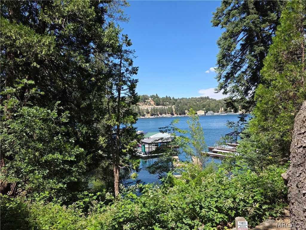 Photo of S 464 Palisades Dr #S, Lake Arrowhead, CA 92352 (MLS # 32601396)
