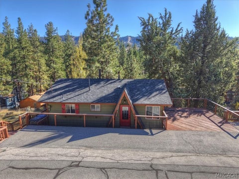 Photo of 43067 Monterey Street, Big Bear Lake, CA 92315 (MLS # 32602478)