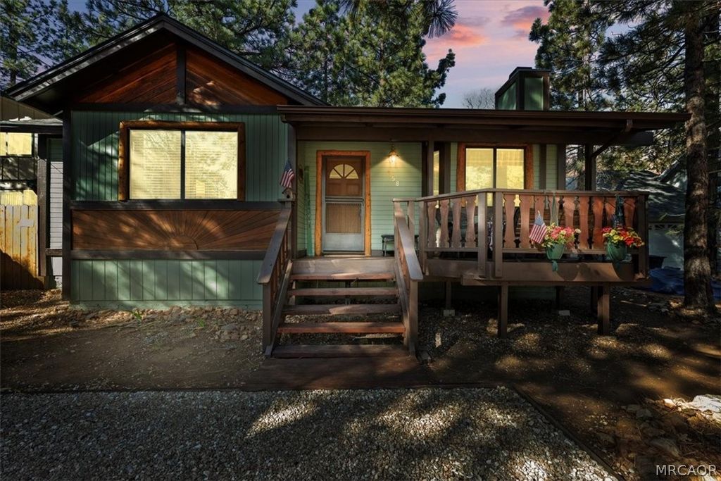 Photo of 358 Victoria Lane, Sugarloaf, CA 92386 (MLS # 32600287)