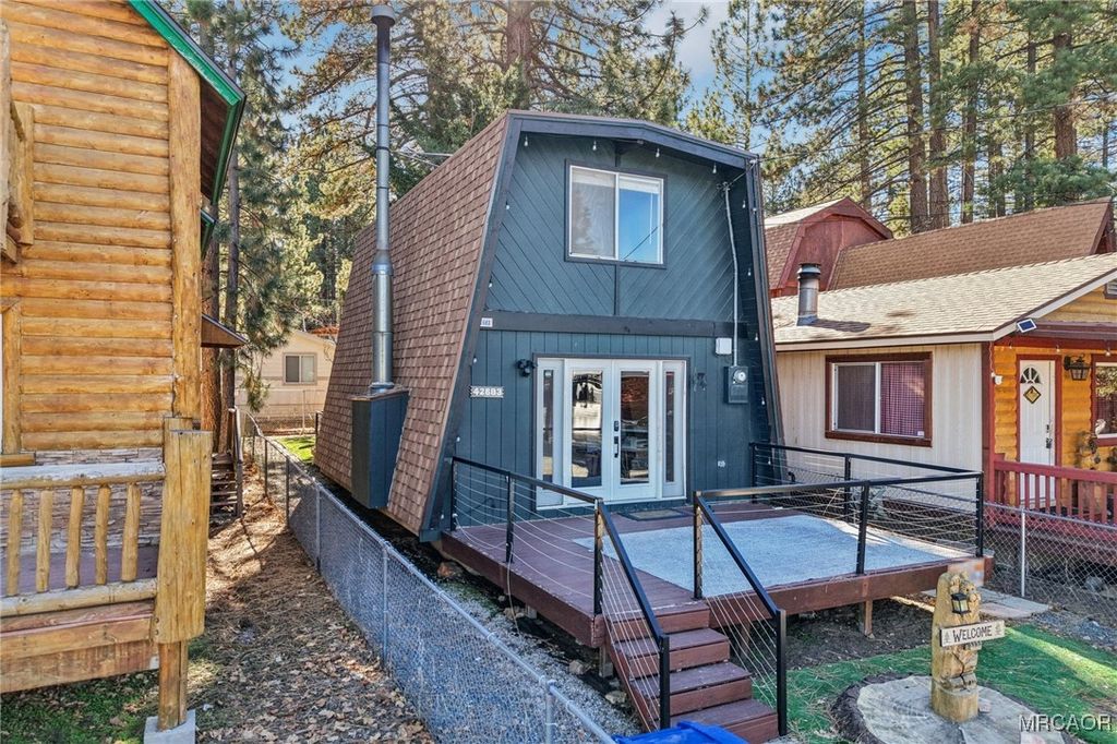 Photo of 42683 Falcon Avenue, Big Bear Lake, CA 92315 (MLS # 32600167)