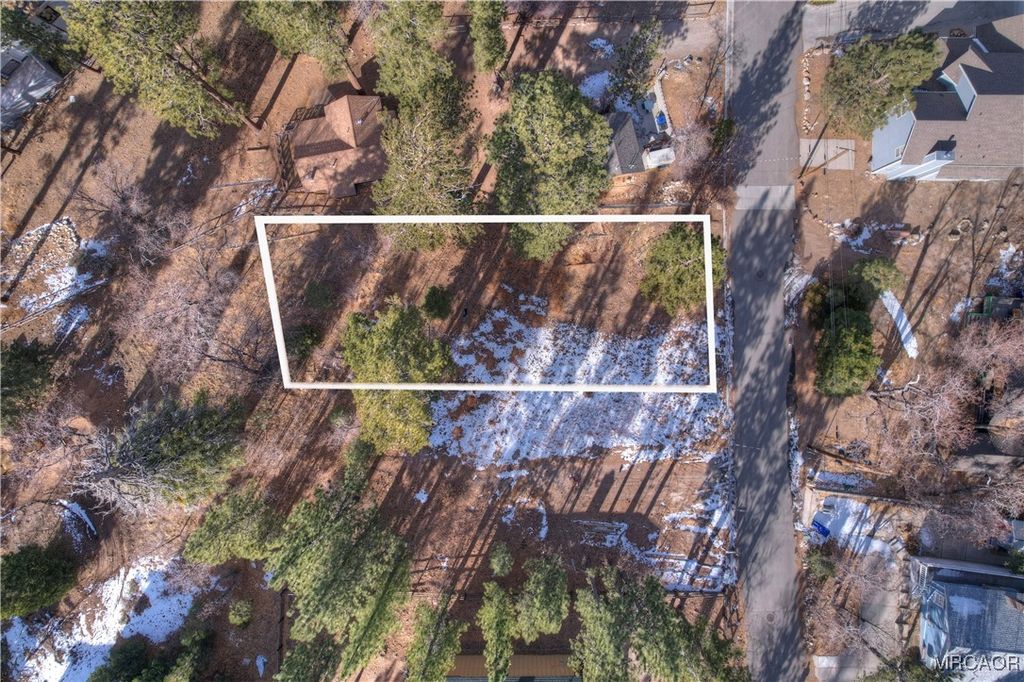 Photo of 844 Talmadge Road, Big Bear Lake, CA 92315 (MLS # 32502878)