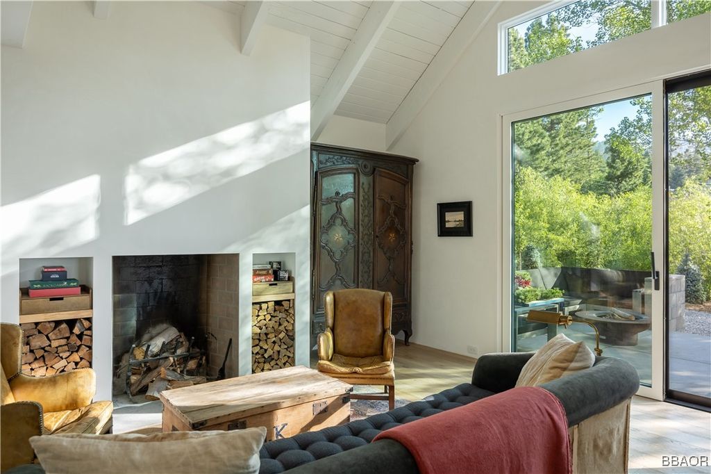 Photo of 43612 Shasta Road, Big Bear Lake, CA 92315 (MLS # 32501641)