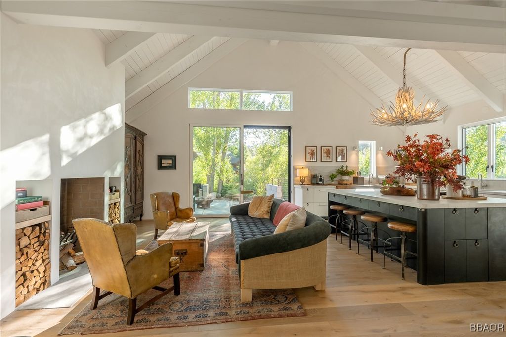 Photo of 43612 Shasta Road, Big Bear Lake, CA 92315 (MLS # 32501641)