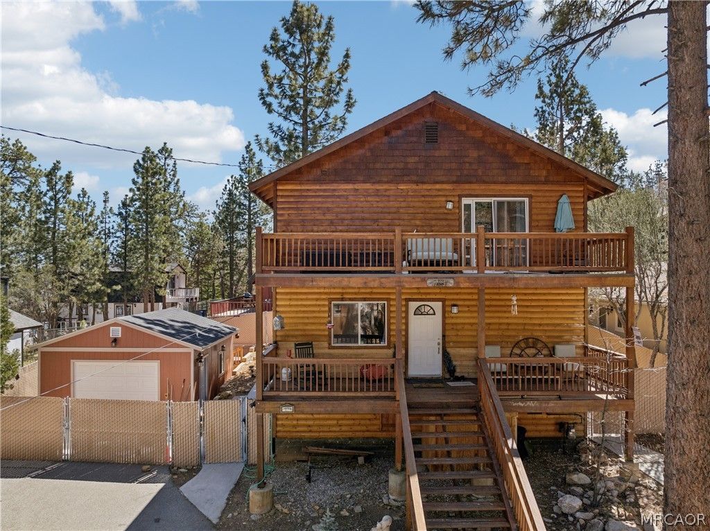 Photo of 879 Spruce Lane, Sugarloaf, CA 92386 (MLS # 32601054)