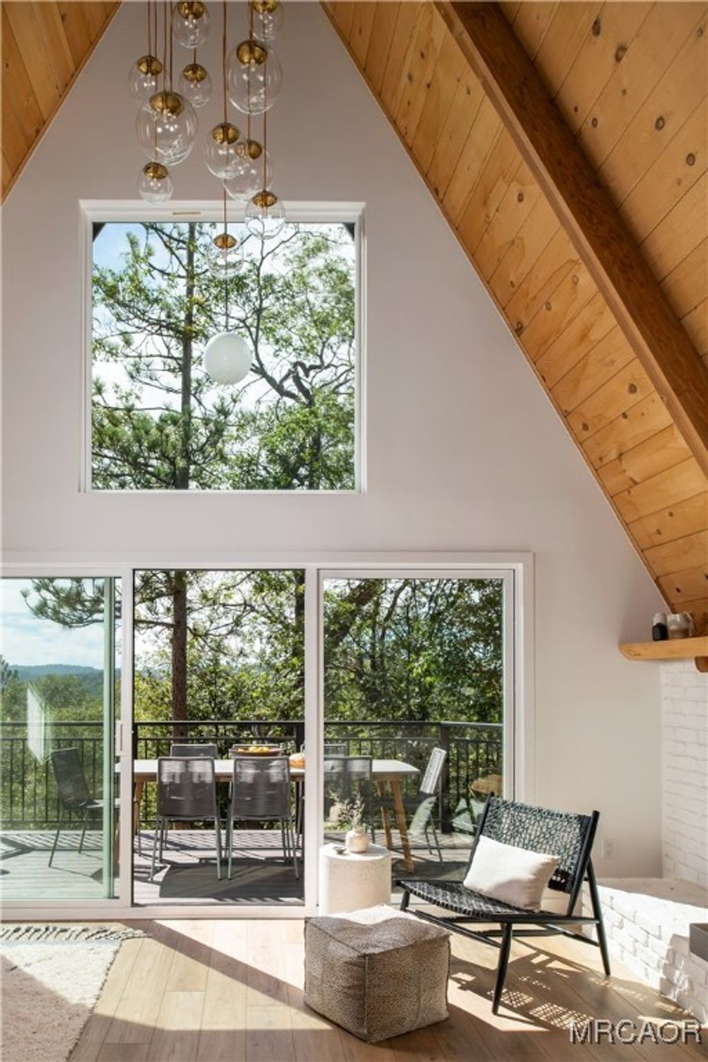 Photo of 1340 Yosemite Drive, Lake Arrowhead, CA 92352 (MLS # 32502686)