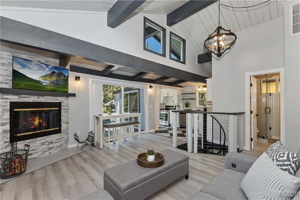 Photo of 580 Lucerne Drive, Big Bear Lake, CA 92315 (MLS # 32501636)