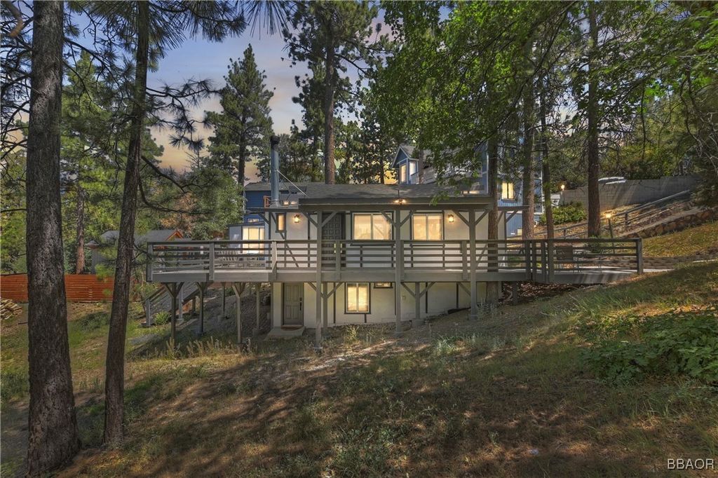 Photo of 580 Lucerne Drive, Big Bear Lake, CA 92315 (MLS # 32501636)
