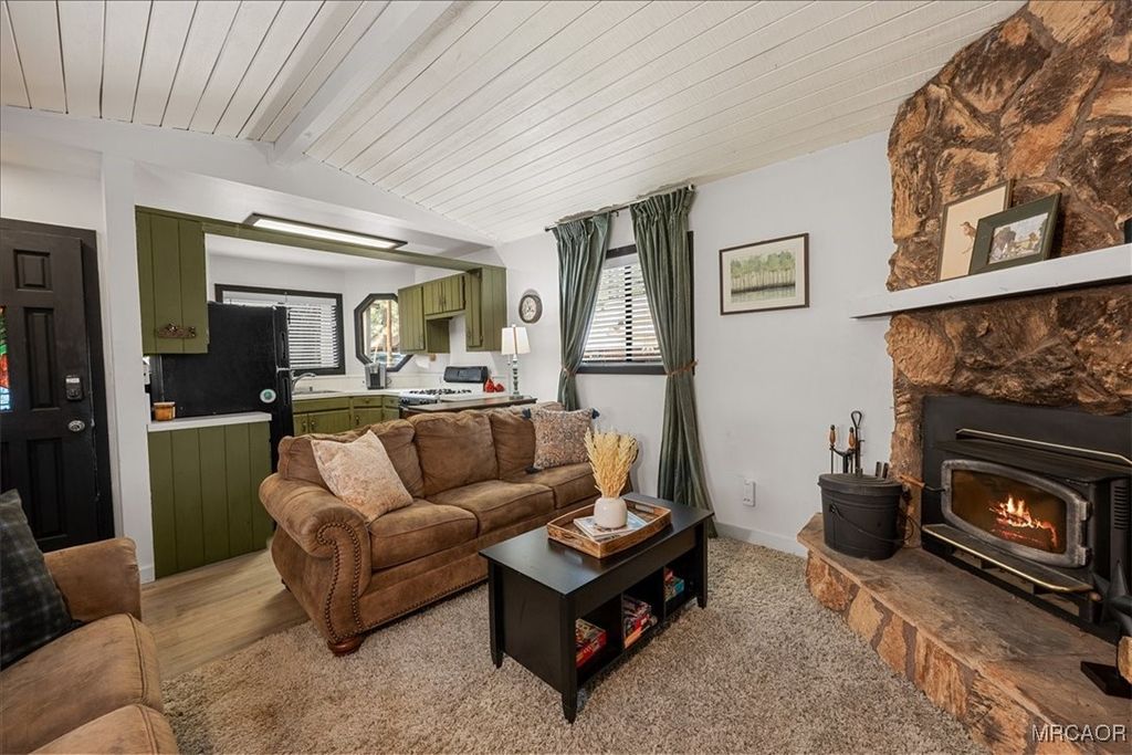 Photo of 267 Spruce Lane, Sugarloaf, CA 92386 (MLS # 32502313)