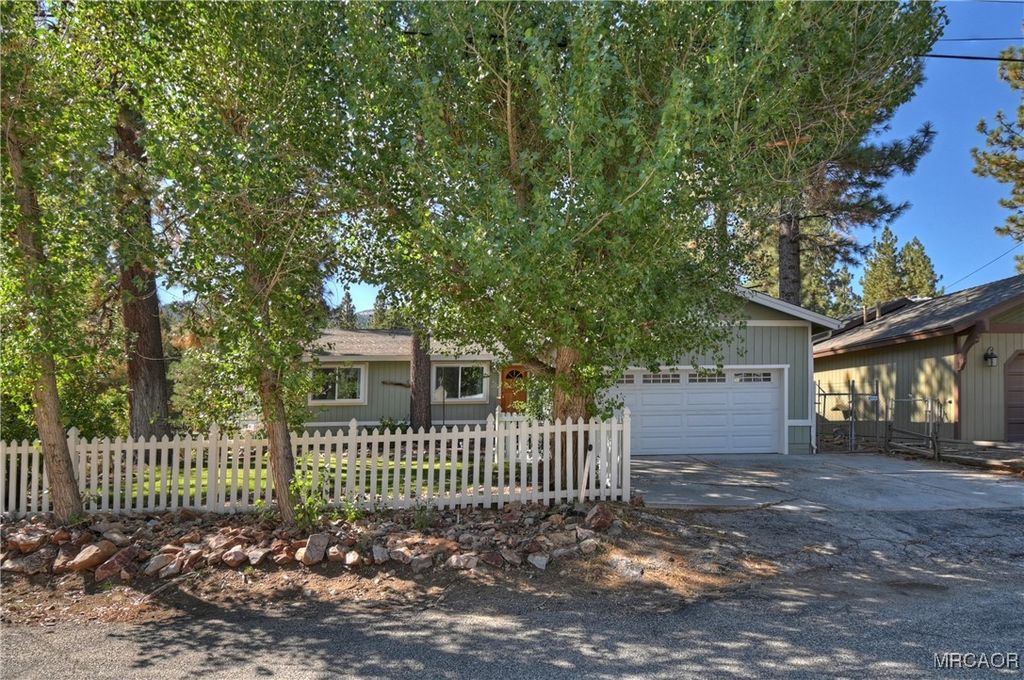 Photo of 2208 Manzanita Lane, Big Bear City, CA 92314 (MLS # 32502299)