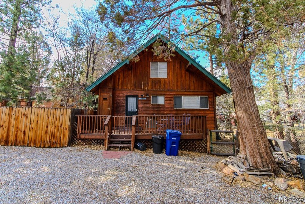 Photo of 533 Victoria Lane, Sugarloaf, CA 92386 (MLS # 32600257)