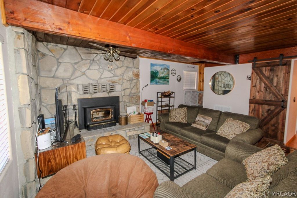 Photo of 533 Victoria Lane, Sugarloaf, CA 92386 (MLS # 32600257)