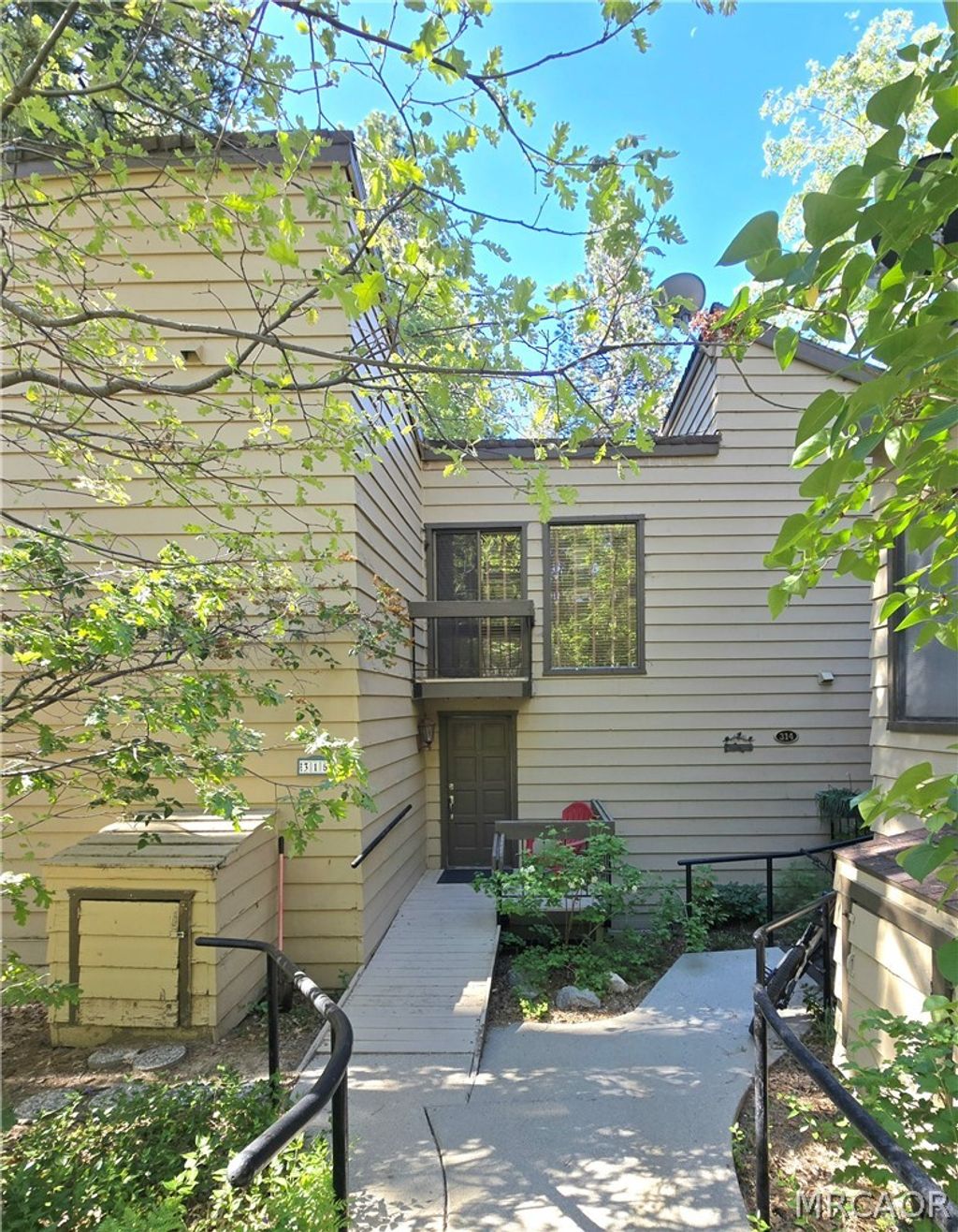 Photo of 27821 Peninsula Drive N #315, Lake Arrowhead, CA 92352 (MLS # 32601048)