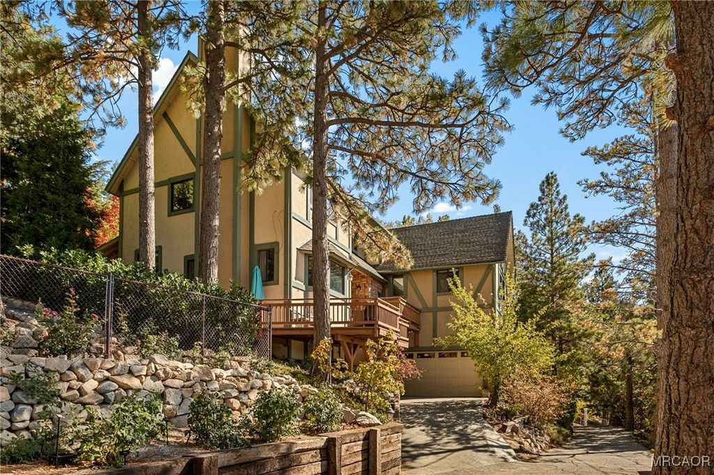 Photo of 27808 Alpen Drive, Lake Arrowhead, CA 92352 (MLS # 32502534)