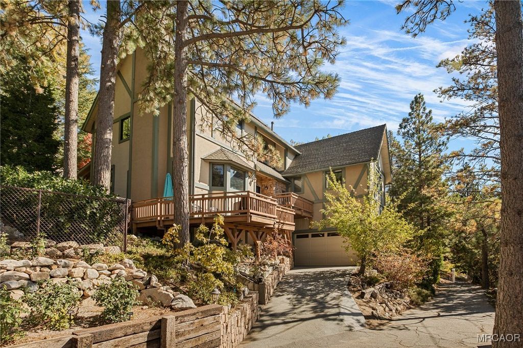 Photo of 27808 Alpen Drive, Lake Arrowhead, CA 92352 (MLS # 32502534)