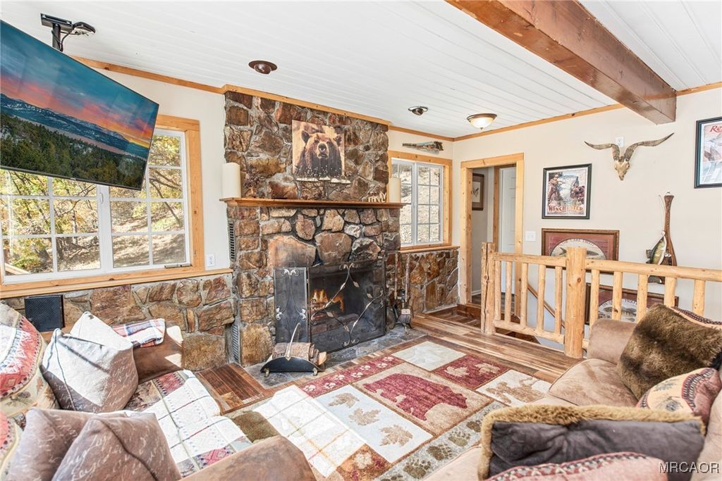Photo of 43400 Sheephorn Road, Big Bear Lake, CA 92315 (MLS # 32502749)