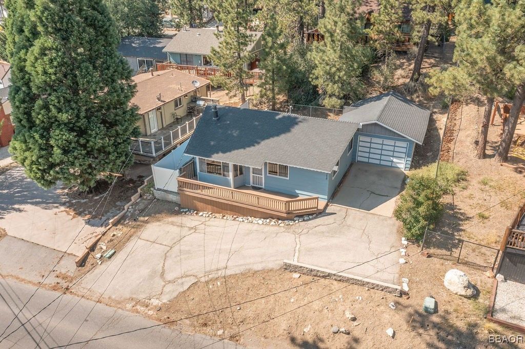 Photo of 42920 Sunset Drive, Big Bear Lake, CA 92315 (MLS # 32502096)