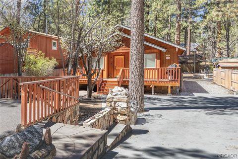 Photo of 864 Jaybird Lane, Big Bear Lake, CA 92315 (MLS # 32600859)