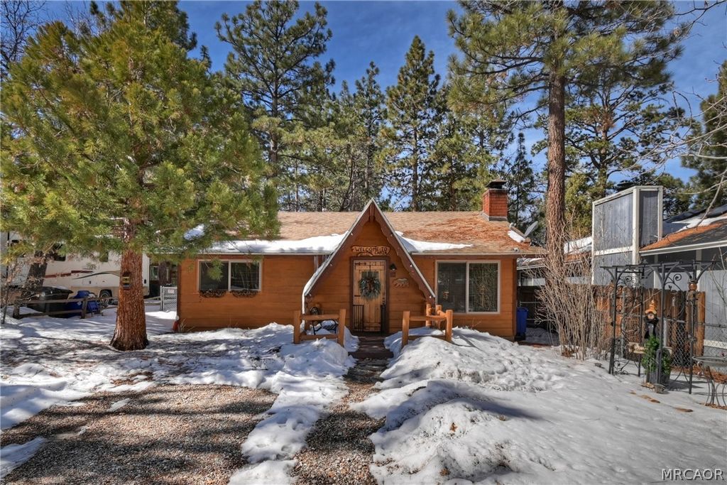 Photo of 328 Wabash Lane, Sugarloaf, CA 92386 (MLS # 32600378)