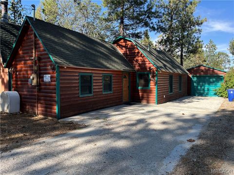 Photo of 437 Victoria Lane, Sugarloaf, CA 92386 (MLS # 32601721)