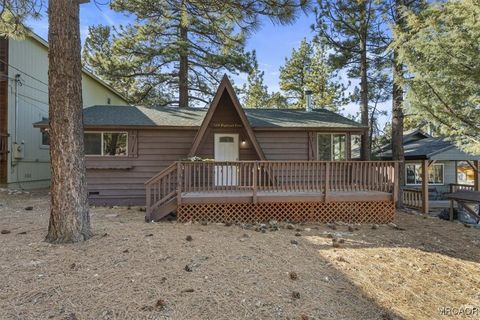 Photo of 140 Highland Lane, Sugarloaf, CA 92386 (MLS # 32600219)