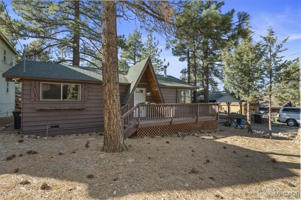 Photo of 140 Highland Lane, Sugarloaf, CA 92386 (MLS # 32600219)