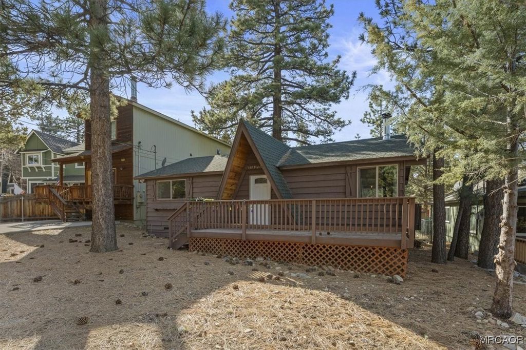 Photo of 140 Highland Lane, Sugarloaf, CA 92386 (MLS # 32600219)