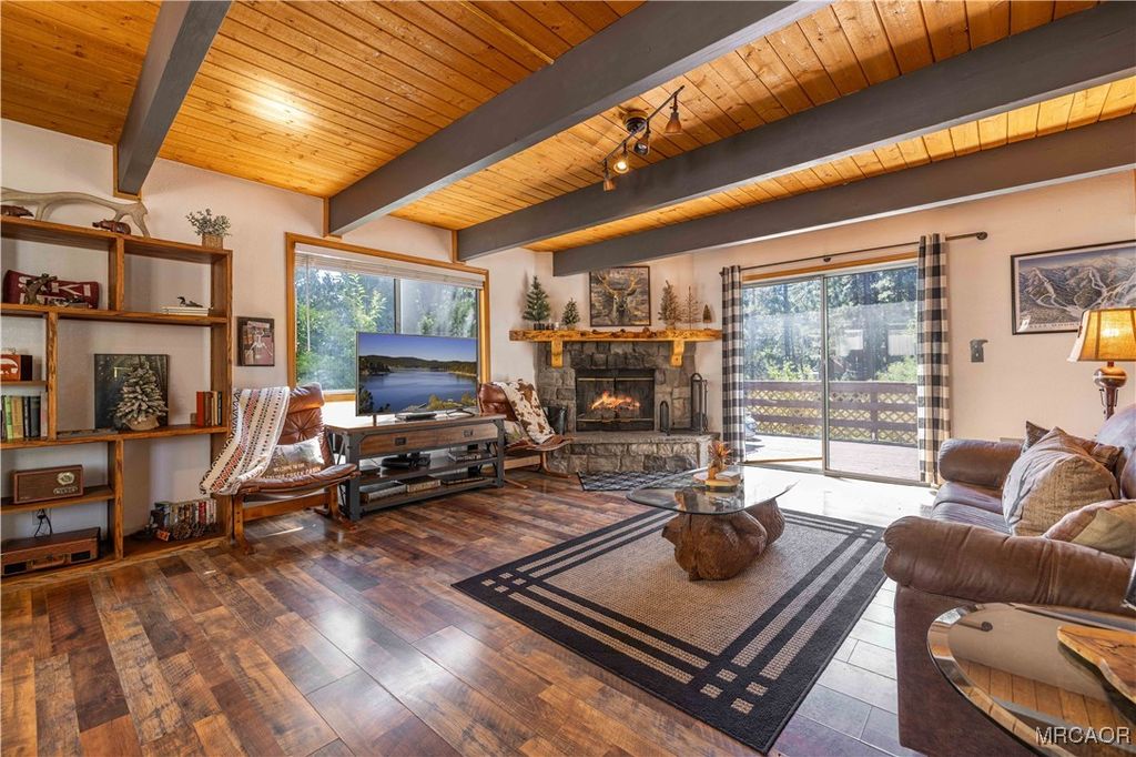 Photo of 526 Catalina Road, Big Bear Lake, CA 92315 (MLS # 32502279)