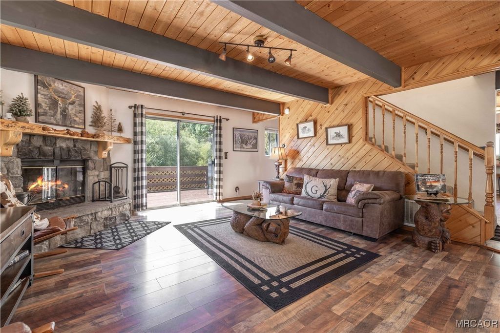 Photo of 526 Catalina Road, Big Bear Lake, CA 92315 (MLS # 32502279)