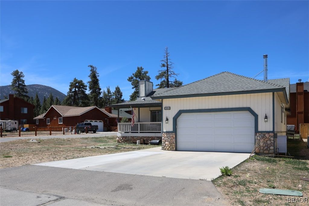 Photo of 1652 E Big Bear Boulevard, Big Bear City, CA 92314 (MLS # 32501162)