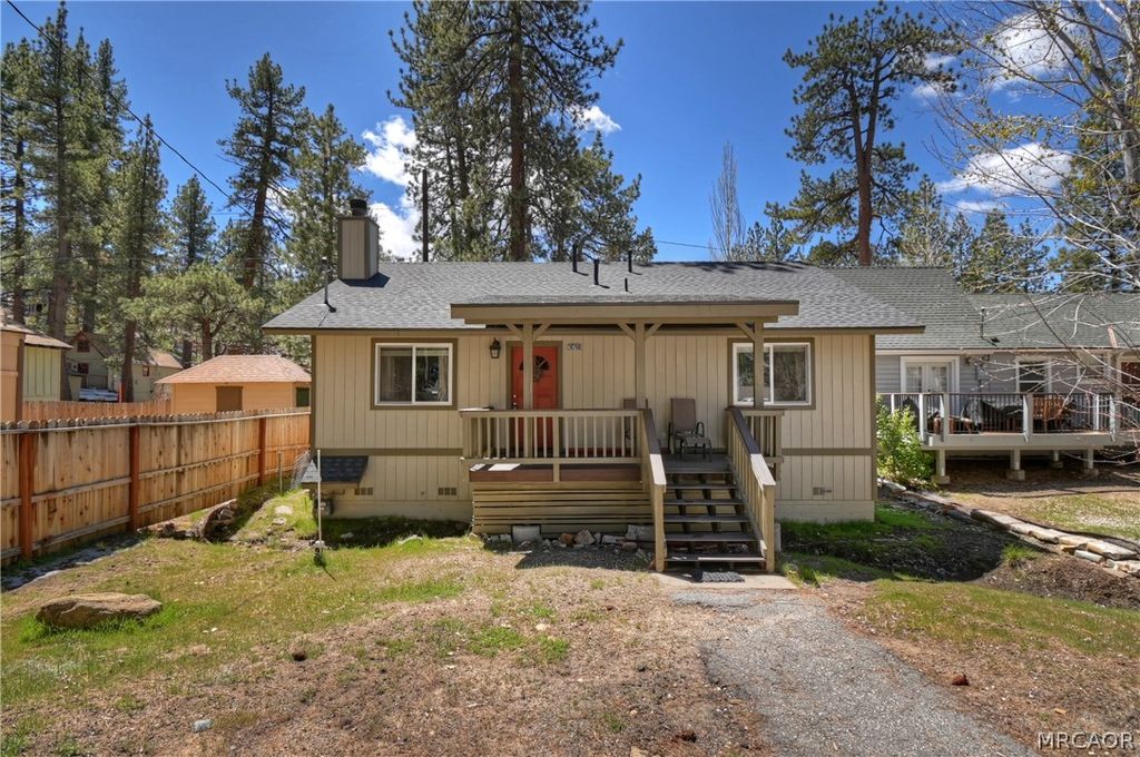Photo of 39298 Lark Road, Big Bear Lake, CA 92315 (MLS # 32600780)