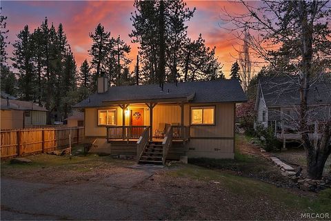Photo of 39298 Lark Road, Big Bear Lake, CA 92315 (MLS # 32600780)