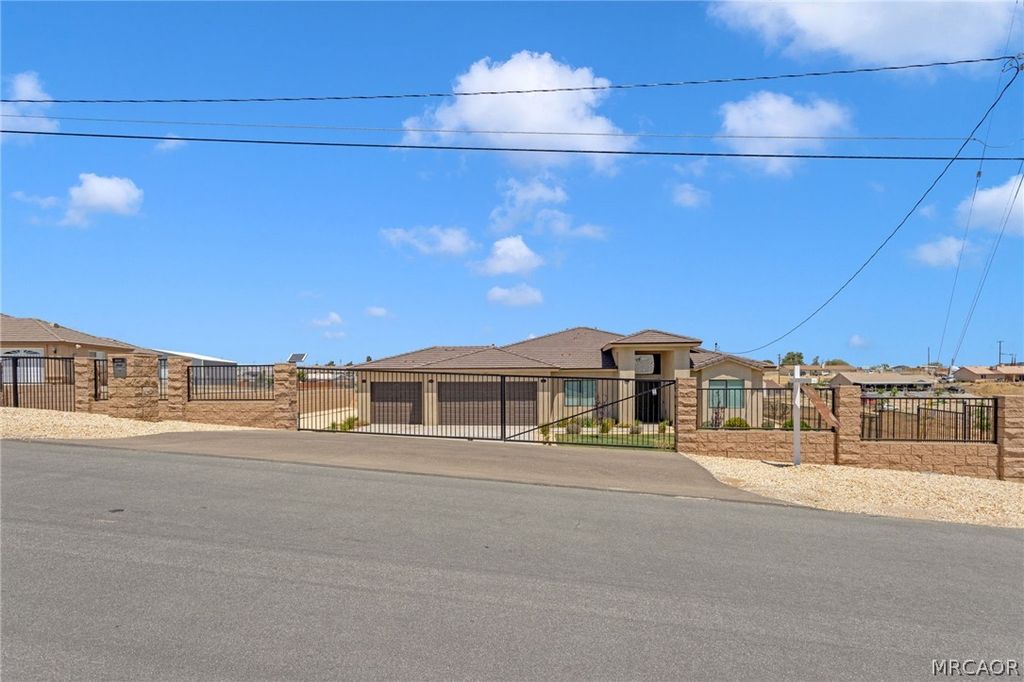 Photo of 17840 Talisman Street, Hesperia, CA 92345 (MLS # 32601202)