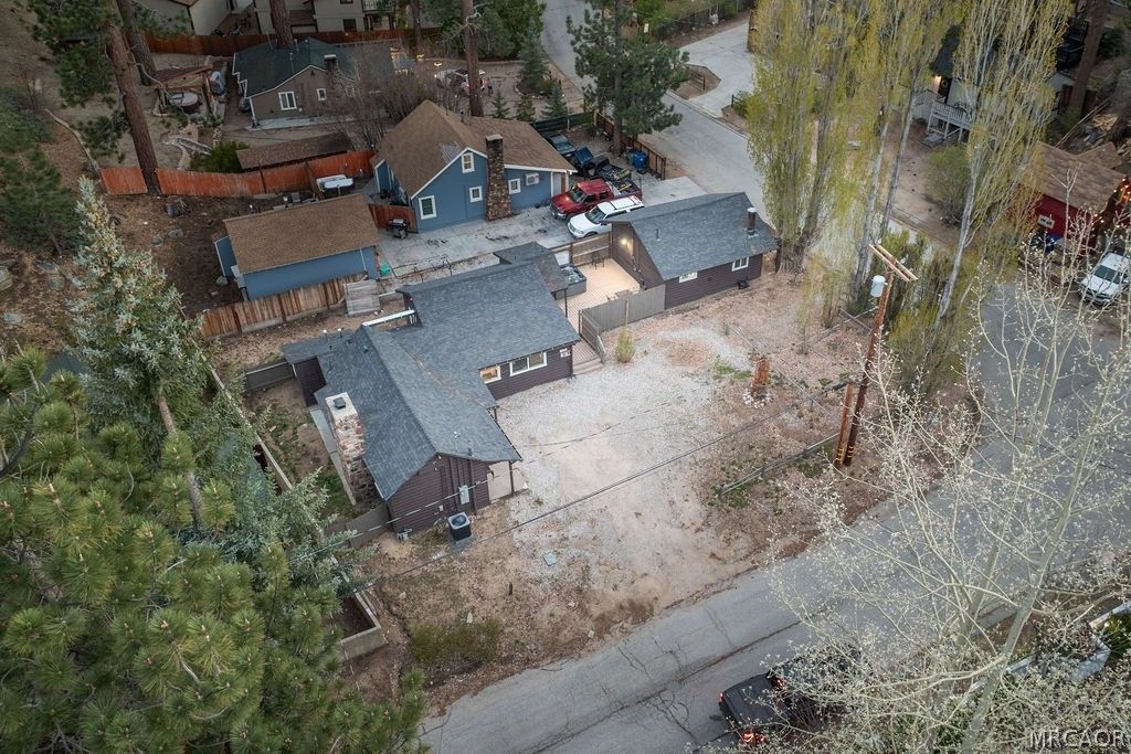 Photo of 986 Cameron Drive, Big Bear Lake, CA 92315 (MLS # 32600814)