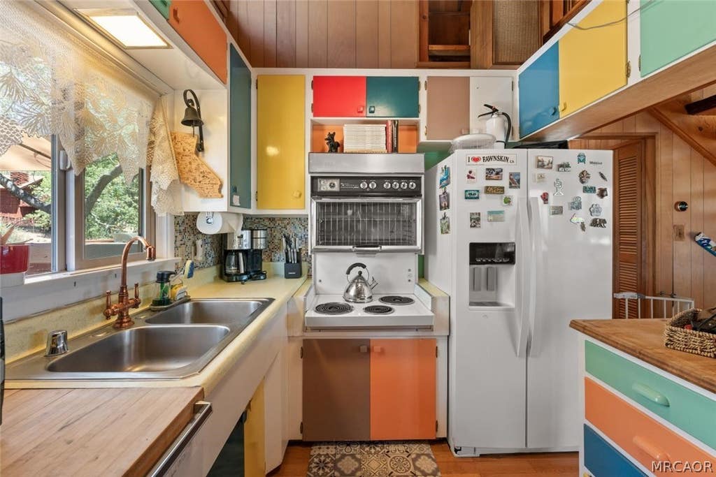 Photo of 1156 Bruin Trail, Fawnskin, CA 92333 (MLS # 32601958)