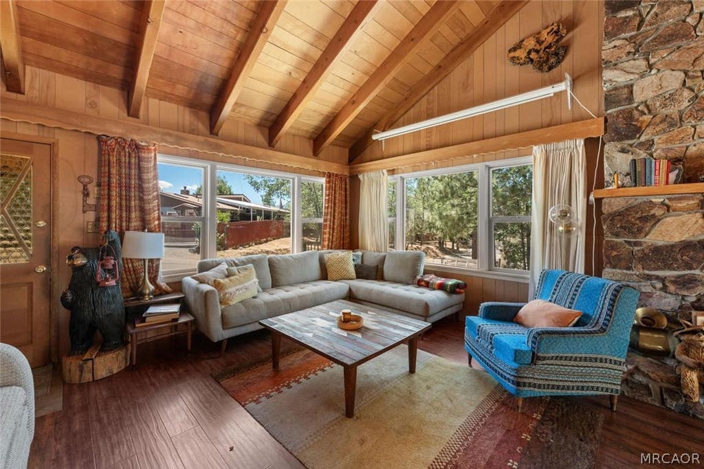 Photo of 1156 Bruin Trail, Fawnskin, CA 92333 (MLS # 32601958)