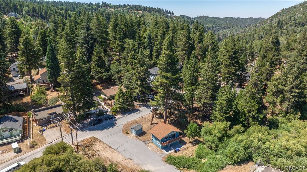 Photo of 2395 Hunsaker Drive, Running Springs, CA 92382 (MLS # 32600486)