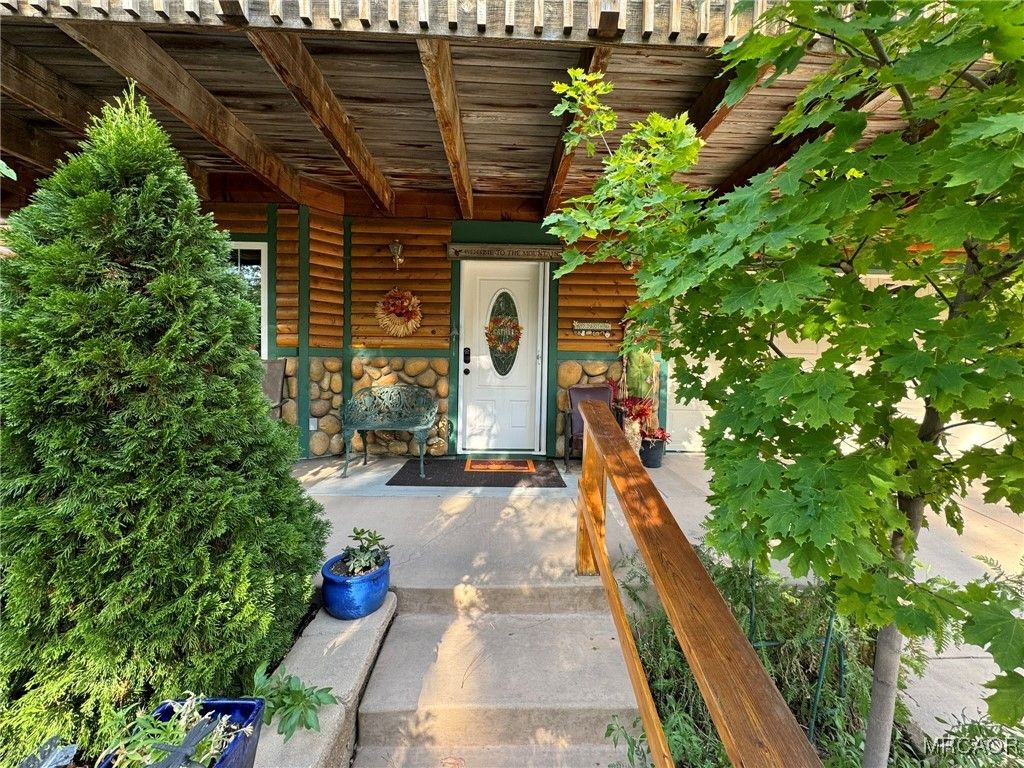 Photo of 713 Booth Way, Big Bear City, CA 92314 (MLS # 32502867)