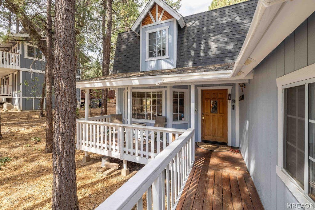 Photo of 41745 Comstock Lane, Big Bear Lake, CA 92315 (MLS # 32601912)