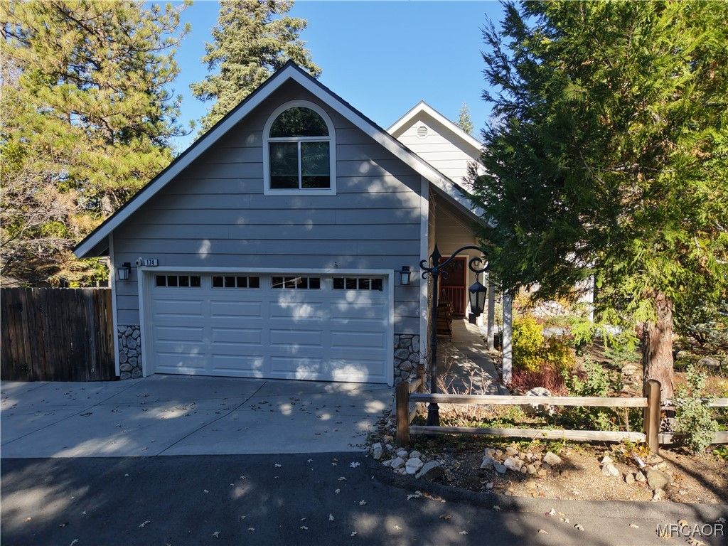 Photo of 174 Golf Course Road, Lake Arrowhead, CA 92352 (MLS # 32502857)