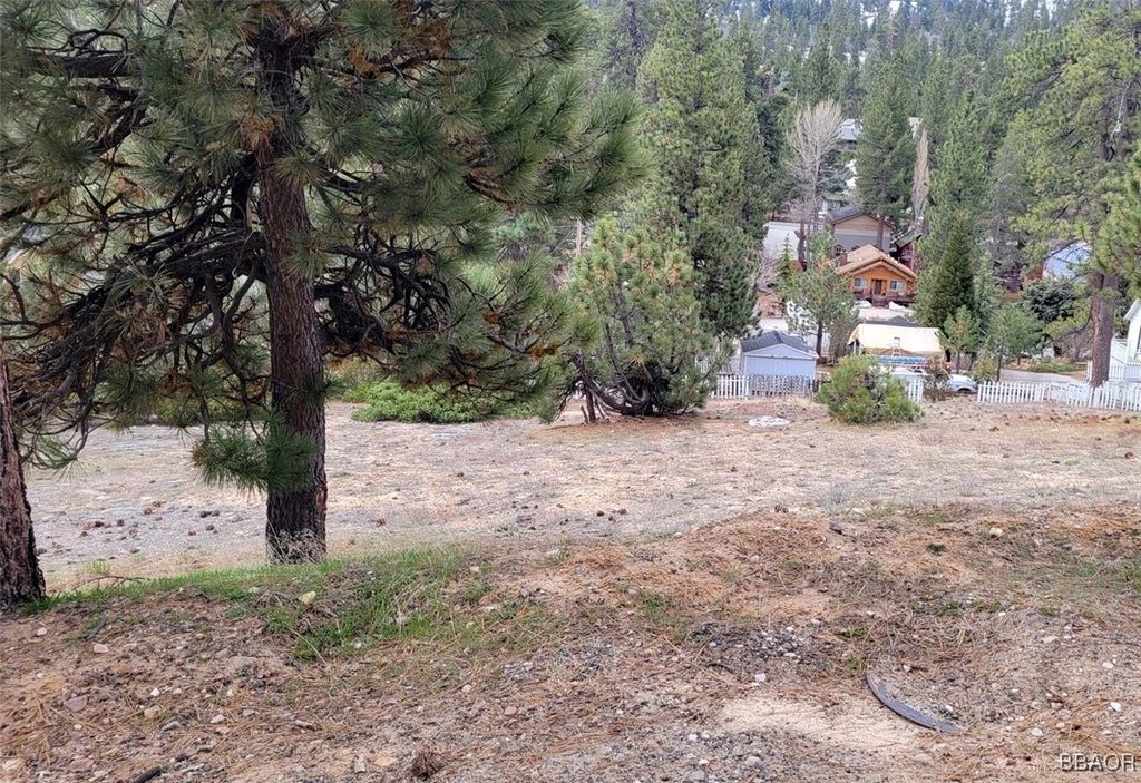 Photo of 39243 Crest Lane, Big Bear Lake, CA 92315 (MLS # 32501250)