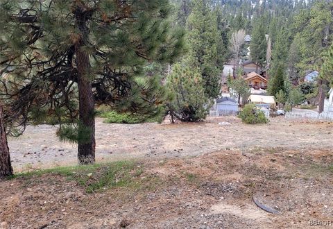 Photo of 39243 Crest Lane, Big Bear Lake, CA 92315 (MLS # 32501250)
